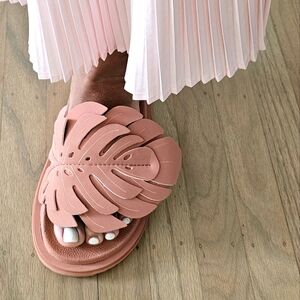NWT Farm Rio Monstera Anatomic Slide Sandal Sz8